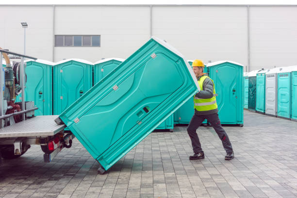 Best Portable bathroom rental  in Garden City, KS